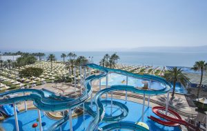 יום קיץ מושלם בכנרת: חוויית הבילוי בפארק המים חוף גיא