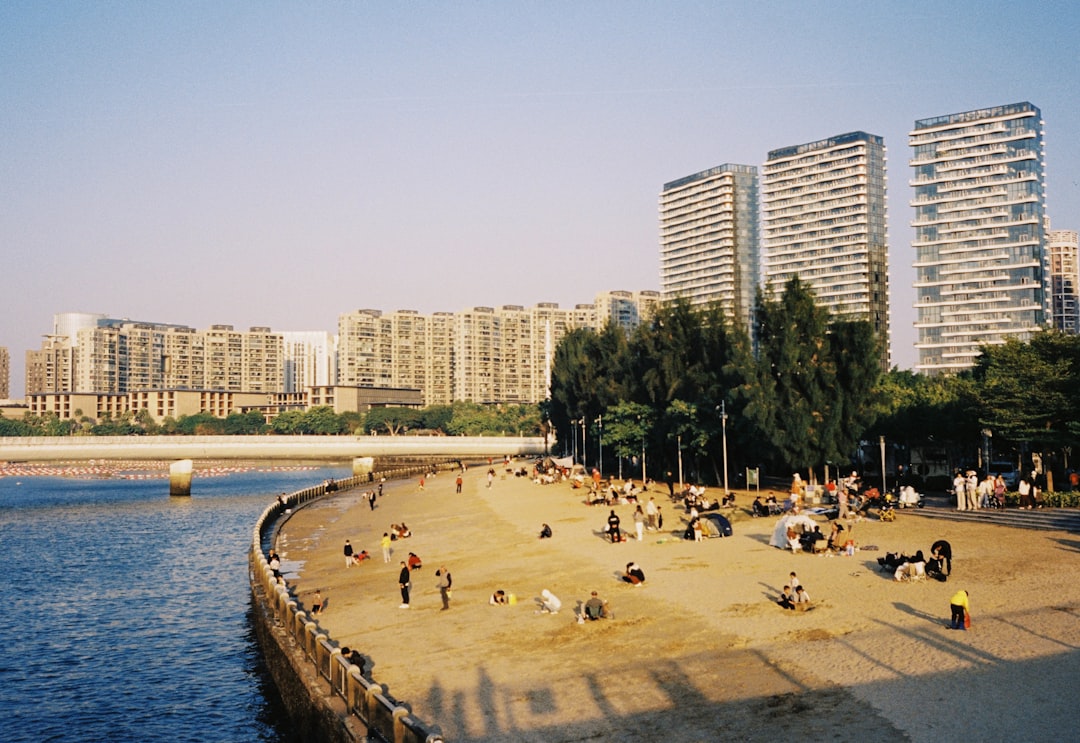 יום קיץ מושלם בכנרת: חוויית הבילוי בפארק המים חוף גיא